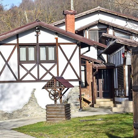 Cazarma Cavalerilor Bed and Breakfast Cimpulung Εξωτερικό φωτογραφία