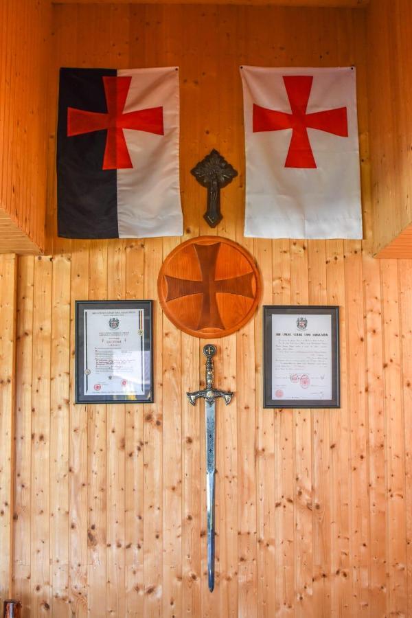 Cazarma Cavalerilor Bed and Breakfast Cimpulung Εξωτερικό φωτογραφία