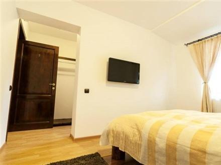 Cazarma Cavalerilor Bed and Breakfast Cimpulung Εξωτερικό φωτογραφία