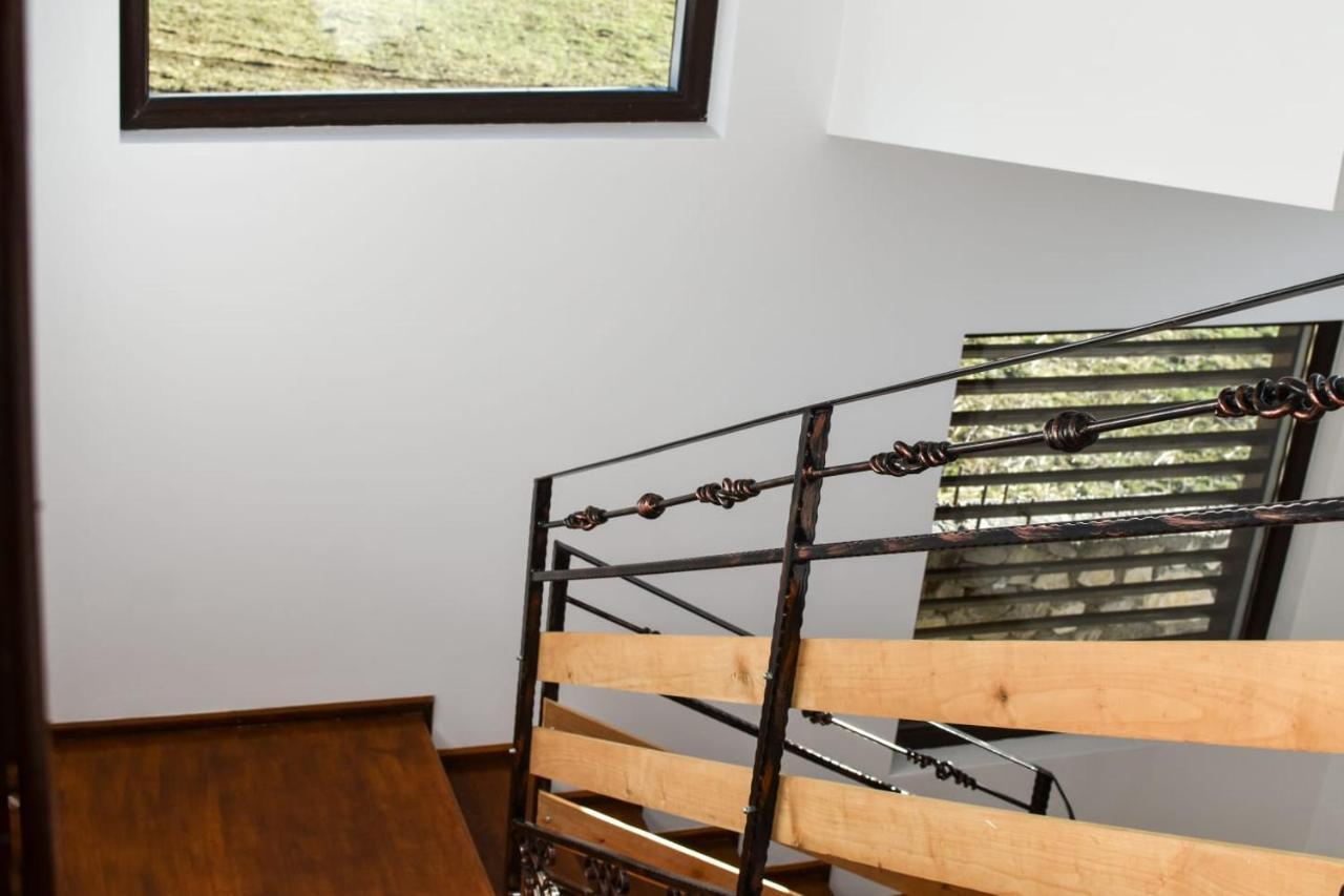 Cazarma Cavalerilor Bed and Breakfast Cimpulung Εξωτερικό φωτογραφία