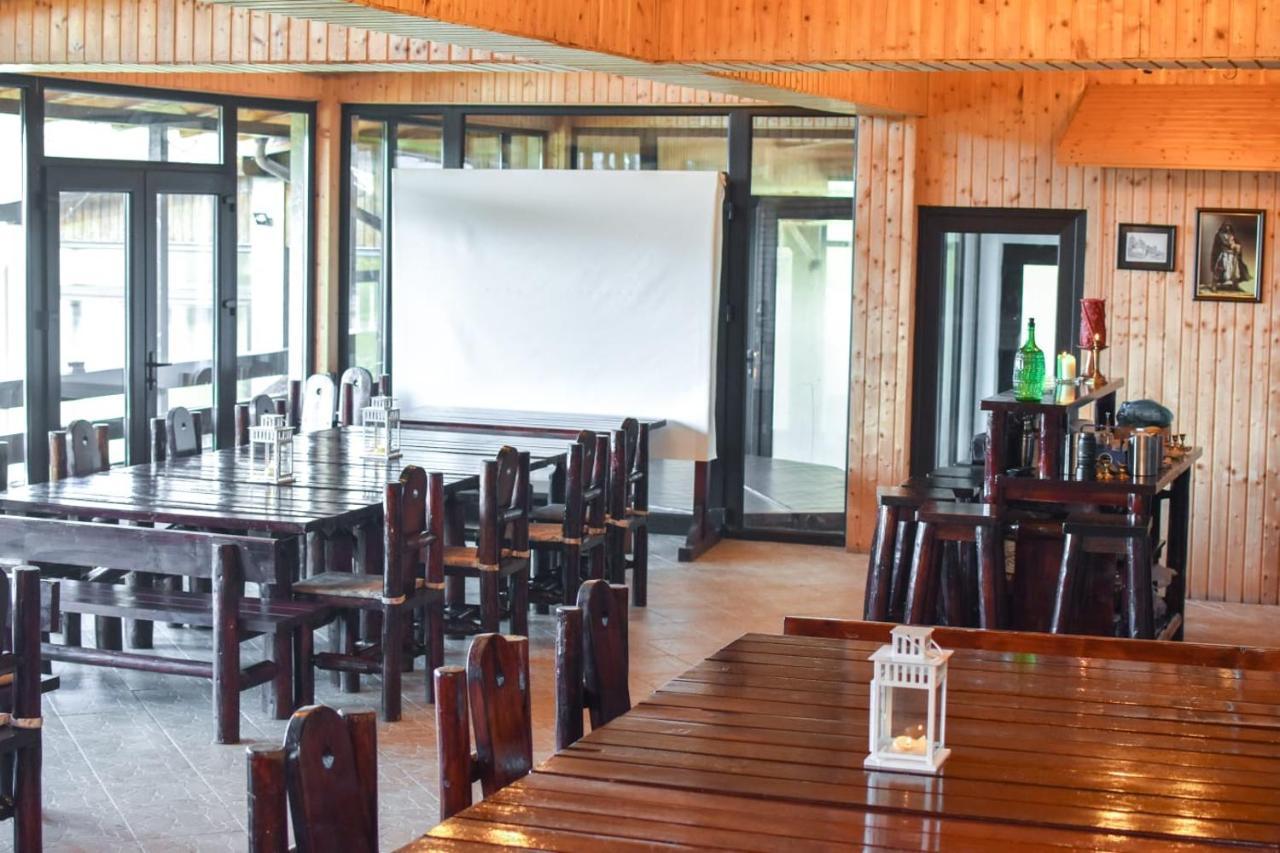 Cazarma Cavalerilor Bed and Breakfast Cimpulung Εξωτερικό φωτογραφία
