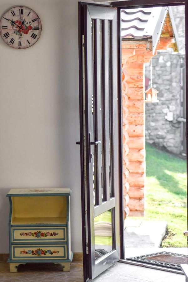 Cazarma Cavalerilor Bed and Breakfast Cimpulung Εξωτερικό φωτογραφία